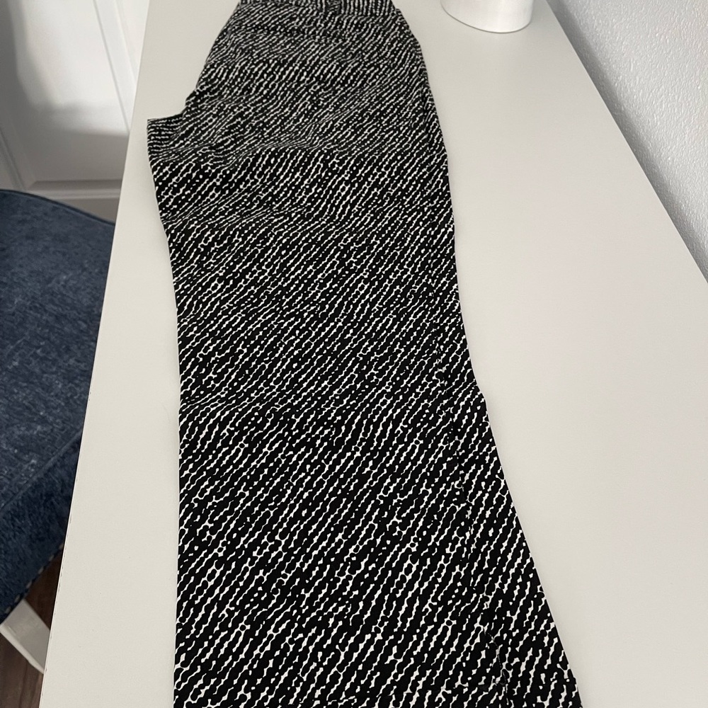 New York & Co cropped pants. - Picture 2 of 3